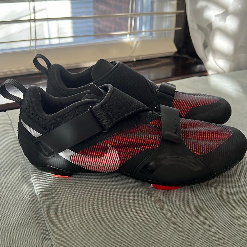 Men’s Nike Superrep Cycle Trainers size US 9 with clips already attached.